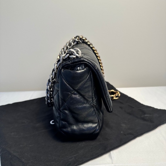 Chanel 19 Black in Small Microchipped - Picture 2 of 16